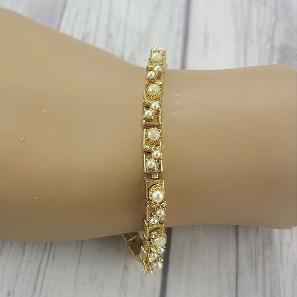 80's Vintage Gold Tone Faux Pearl Cluster Bracelet 7 1/2" - Picture 1 of 6